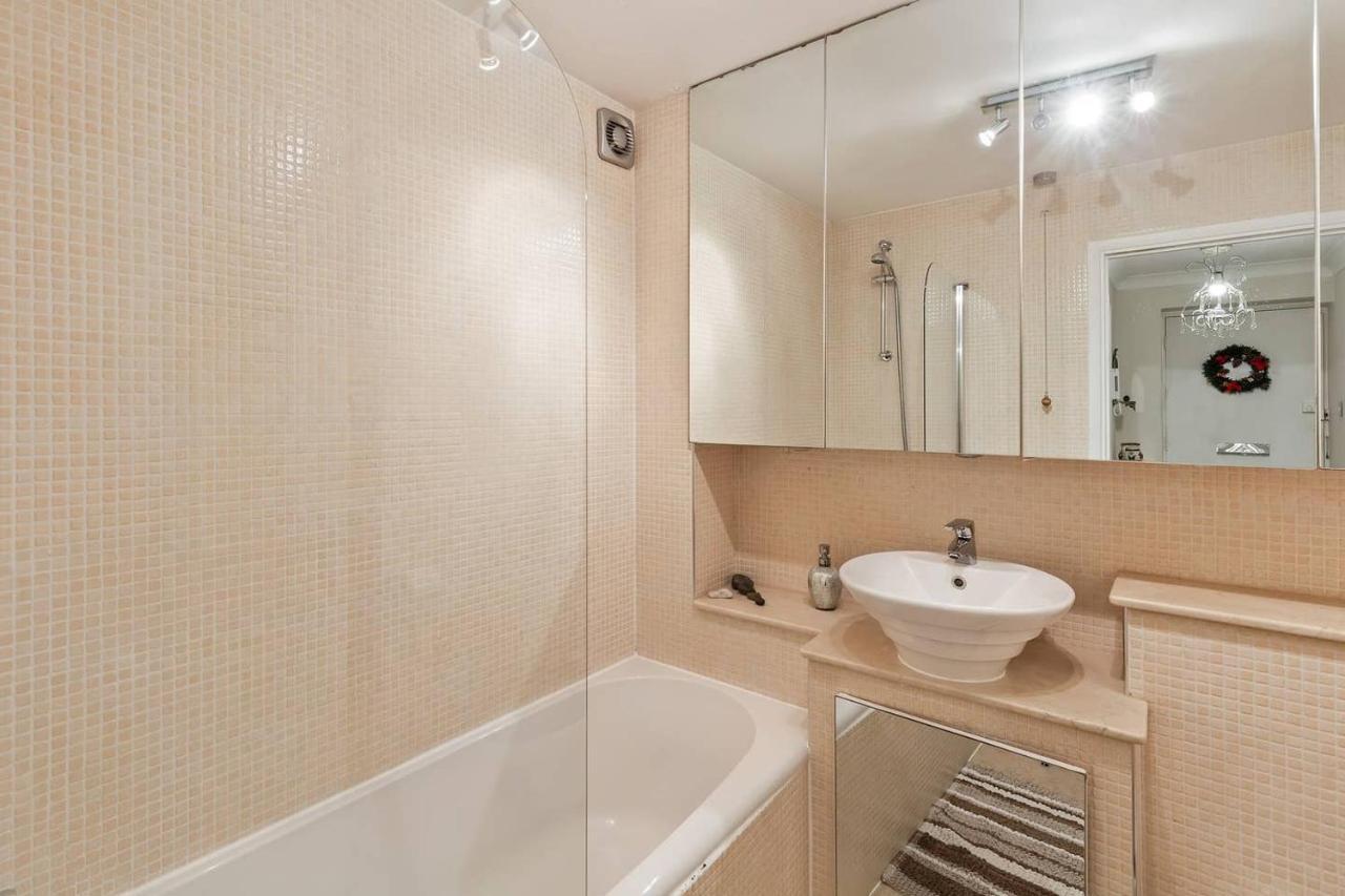 Beautiful And Cosy 2 Bedroom Flat ลอนดอน ภายนอก รูปภาพ