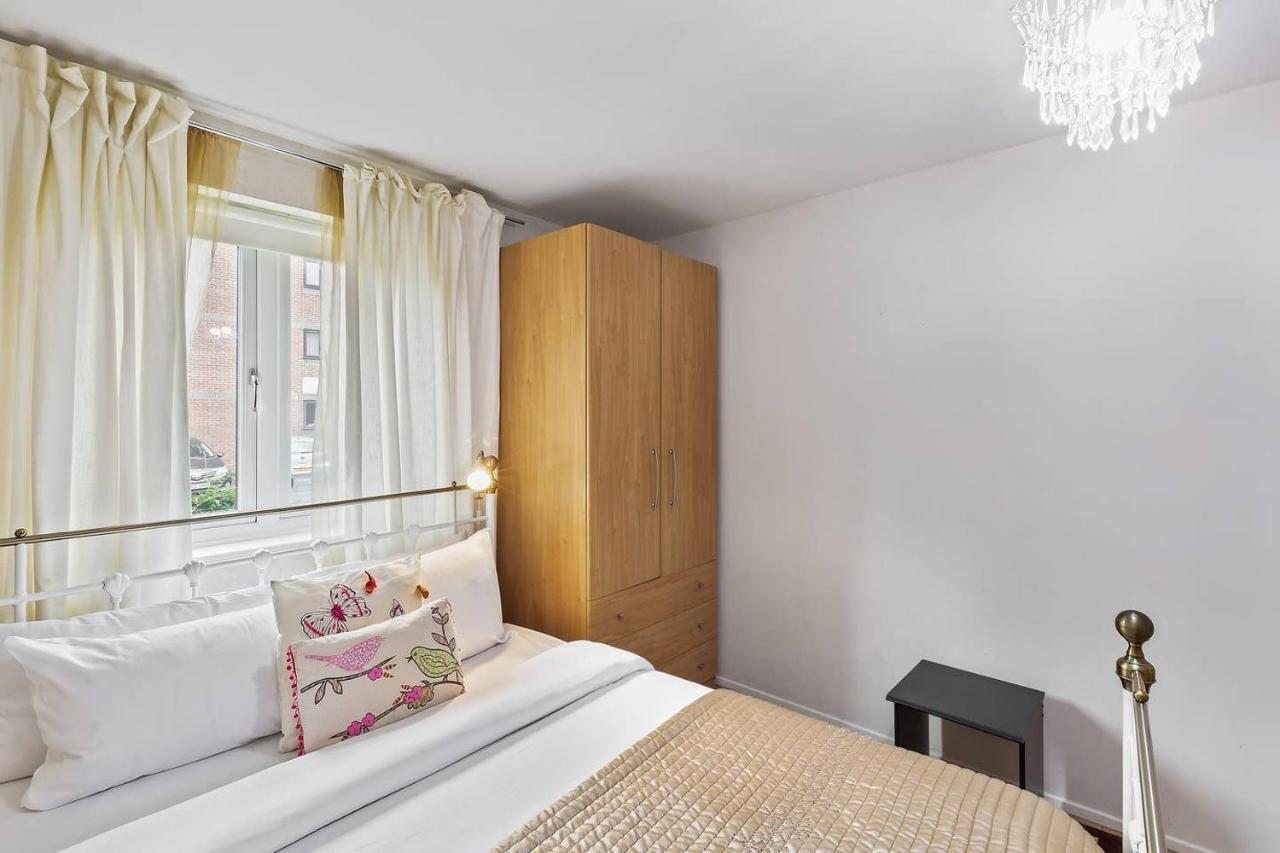 Beautiful And Cosy 2 Bedroom Flat ลอนดอน ภายนอก รูปภาพ