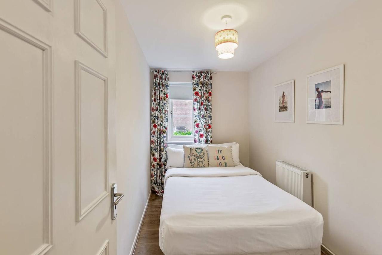 Beautiful And Cosy 2 Bedroom Flat ลอนดอน ภายนอก รูปภาพ